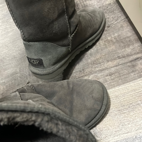 Ugg Gray Classic II Genuine Shearling Lined - Picture 3 of 5